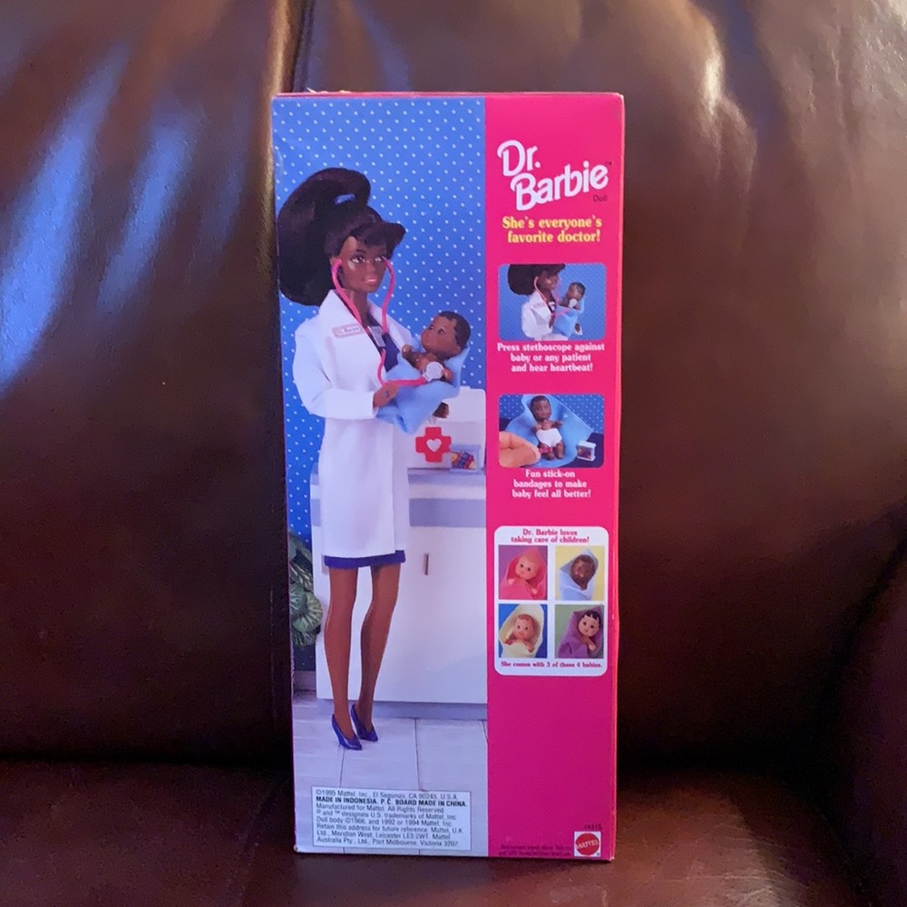 1995 Dr. Barbie Doll w/ 3 Babies - Vintage - Picture 2 of 2